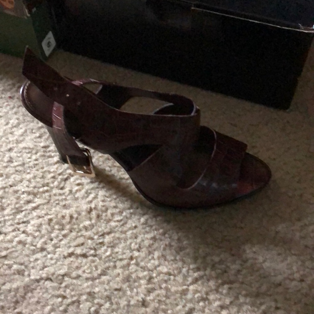 Shoes - Picture 4 of 4